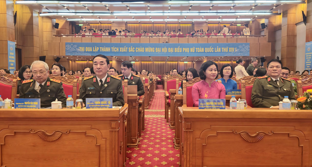 C&aacute;c Đại biểu, kh&aacute;ch qu&yacute; tham dự Đại Hội.