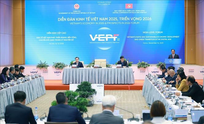 Thủ tướng Phạm Minh Ch&iacute;nh ph&aacute;t biểu tại Diễn đ&agrave;n Kinh tế Việt Nam 2025, triển vọng 2026. Ảnh: Dương Giang/TTXVN
