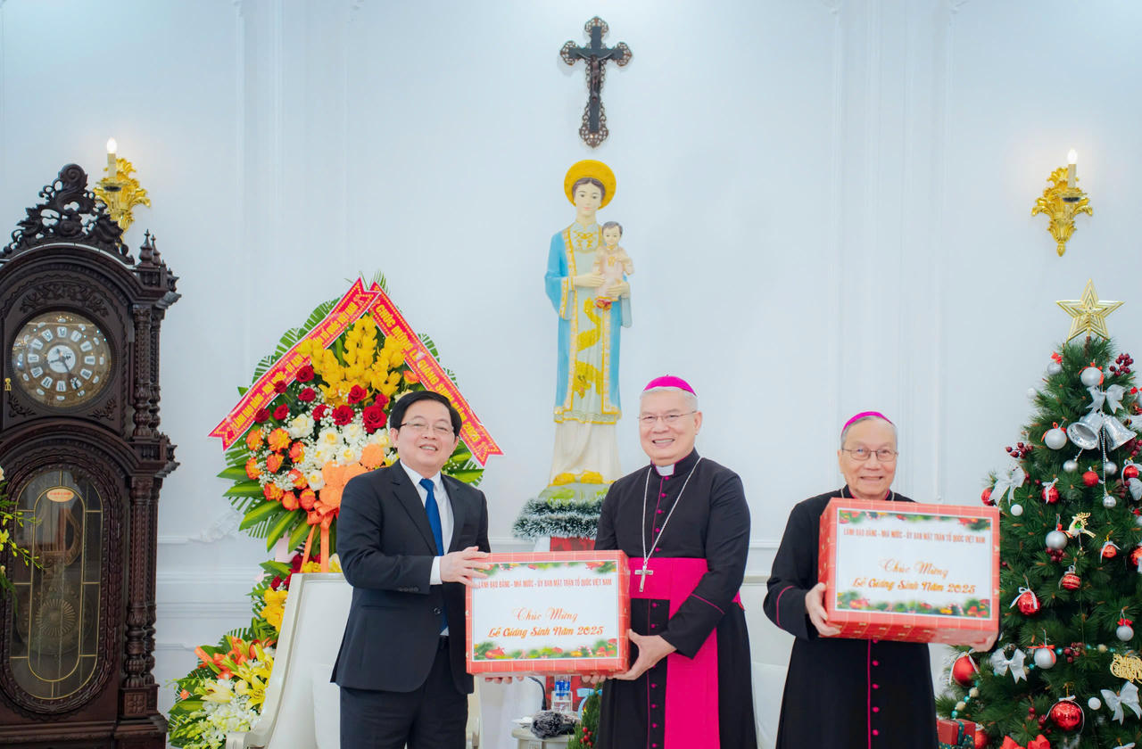 Ph&oacute; Thủ tướng Ch&iacute;nh phủ Hồ Quốc Dũng gửi tới c&aacute;c linh mục, tu sĩ c&ugrave;ng to&agrave;n thể cộng đồng gi&aacute;o d&acirc;n trong Tổng Gi&aacute;o phận Huế lời ch&uacute;c mừng tốt đẹp nhất; ch&uacute;c m&ugrave;a Gi&aacute;ng sinh an l&agrave;nh, hạnh ph&uacute;c&amp;amp;nbsp;&amp;amp;nbsp;