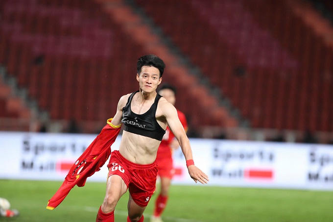 Thanh Nh&agrave;n n&acirc;ng tỷ số l&ecirc;n 3-2 cho U22 Việt Nam (Ảnh Đức Cường)