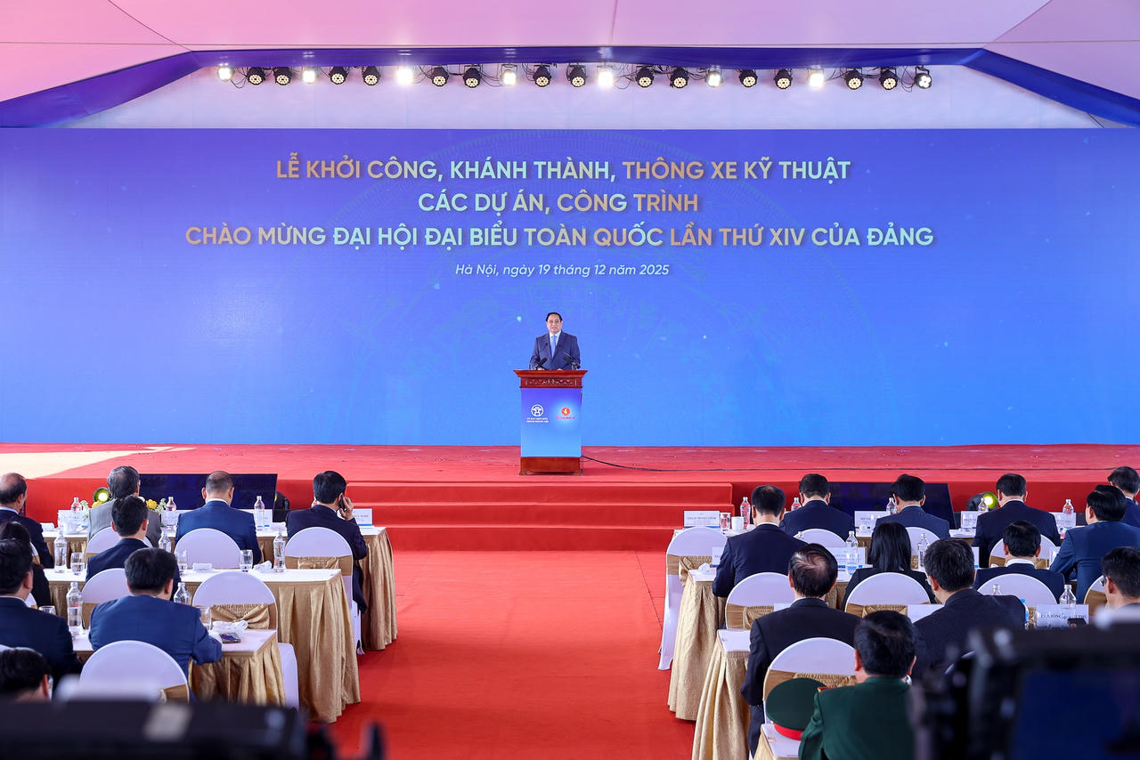 Thủ tướng Ch&iacute;nh phủ Phạm Minh Ch&iacute;nh ph&aacute;t biểu tại lễ khởi c&ocirc;ng, kh&aacute;nh th&agrave;nh v&agrave; th&ocirc;ng xe kỹ thuật c&aacute;c c&ocirc;ng tr&igrave;nh, dự &aacute;n ch&agrave;o mừng Đại hội to&agrave;n quốc lần thứ XIV của Đảng - Ảnh: VGP/Nhật Bắc
