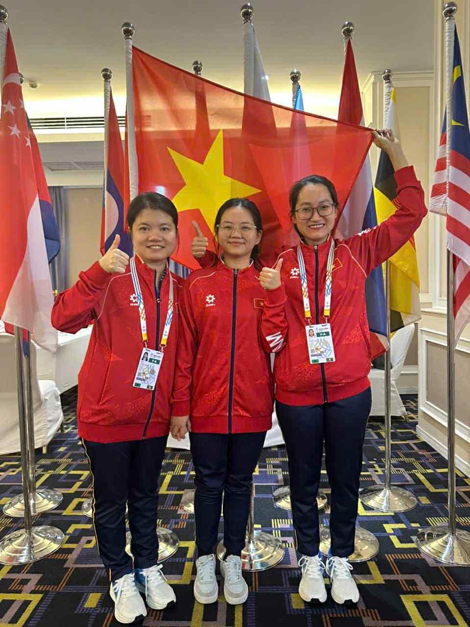 HCV nội dung cờ nhanh nữ thuộc về Đội tuyển Cờ vua Việt Nam. (Ảnh: Đức Khu&ecirc;)