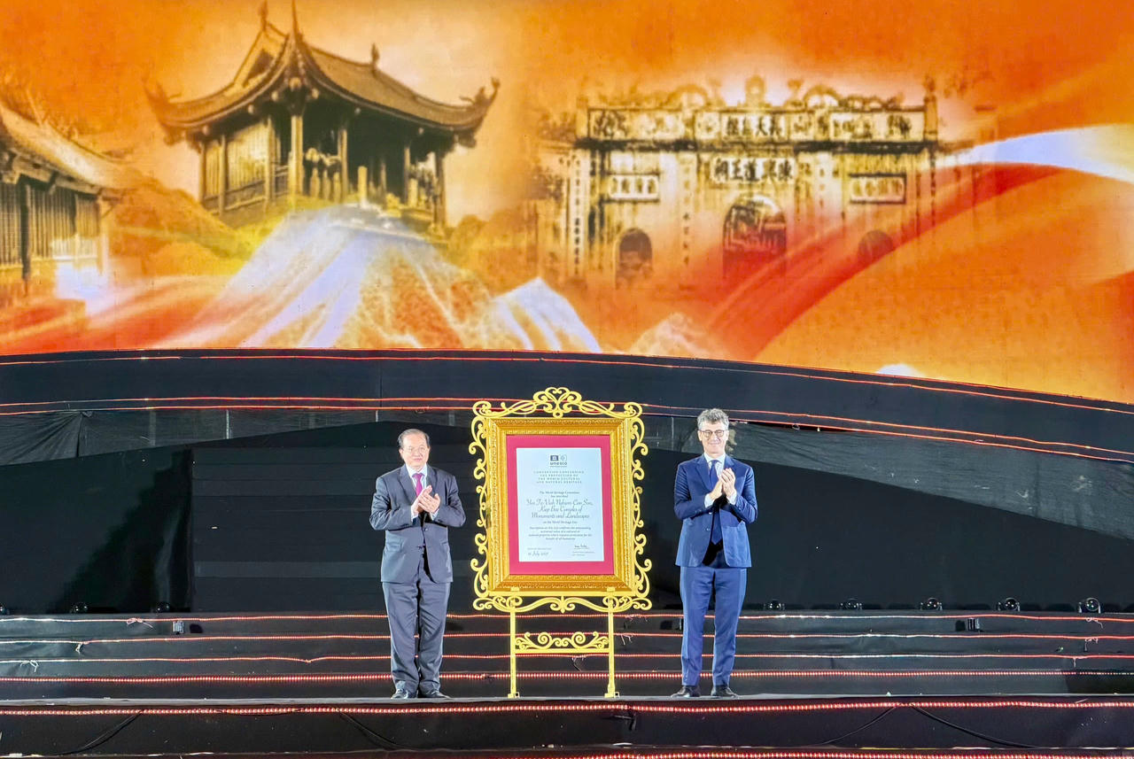 Lễ đ&oacute;n nhận Bằng c&ocirc;ng nhận Quần thể di t&iacute;ch v&agrave; danh thắng Y&ecirc;n Tử - Vĩnh Nghi&ecirc;m - C&ocirc;n Sơn, Kiếp Bạc l&agrave; Di sản văn h&oacute;a thế giới.