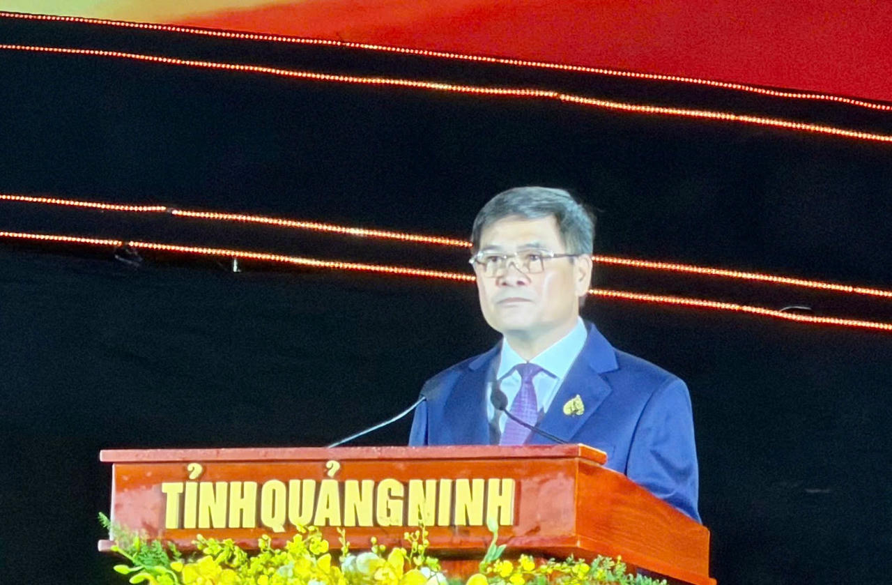 Ph&oacute; B&iacute; thư Tỉnh ủy, Chủ tịch UBND tỉnh Quảng Ninh B&ugrave;i Văn Khắng ph&aacute;t biểu tại Lễ đ&oacute;n nhận.