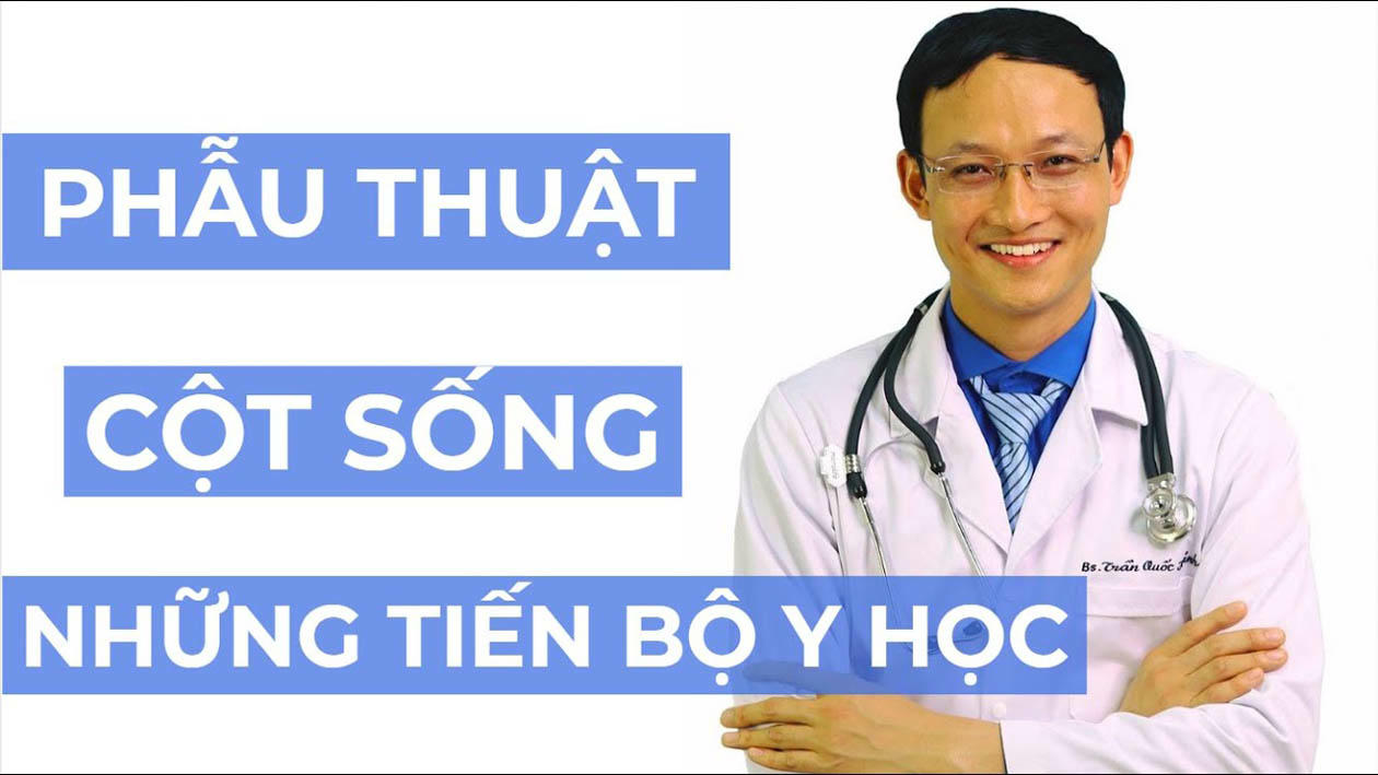 B&aacute;c sĩ Trần Quốc Kh&aacute;nh, Khoa Phẫu thuật Cột sống, Bệnh viện Việt Đức (H&agrave; Nội) l&agrave; một trong những người ti&ecirc;n phong sử dụng livestream để tư vấn y khoa. (Ảnh trong b&agrave;i: FBNV)