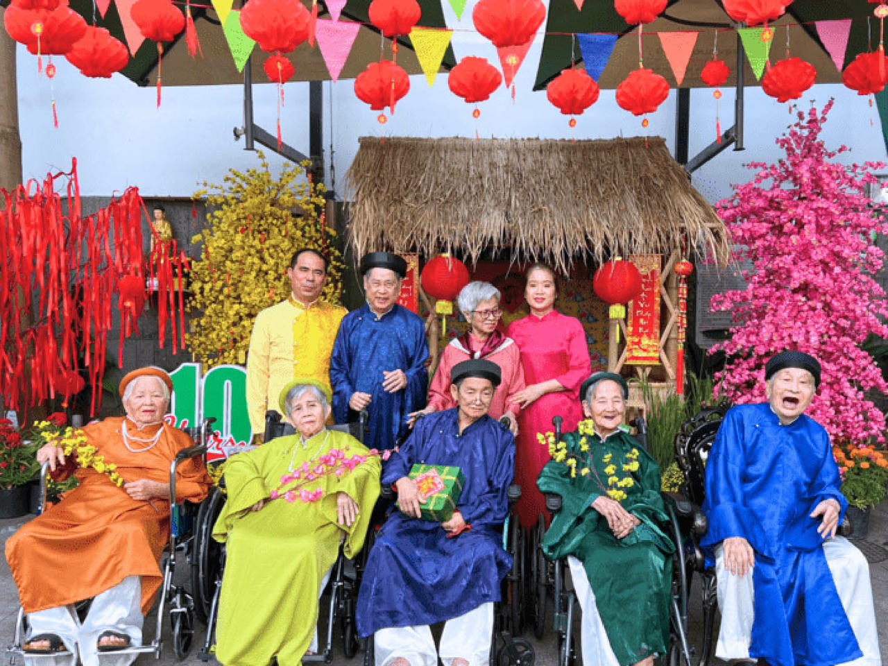 Viện dưỡng l&atilde;o thường xuy&ecirc;n tổ chức sự kiện giải tr&iacute;, x&atilde; hội, sinh nhật,&hellip; để đem đến niềm vui cho c&aacute;c cụ.  (Nguồn: Viện Dưỡng l&atilde;o B&igrave;nh Mỹ)