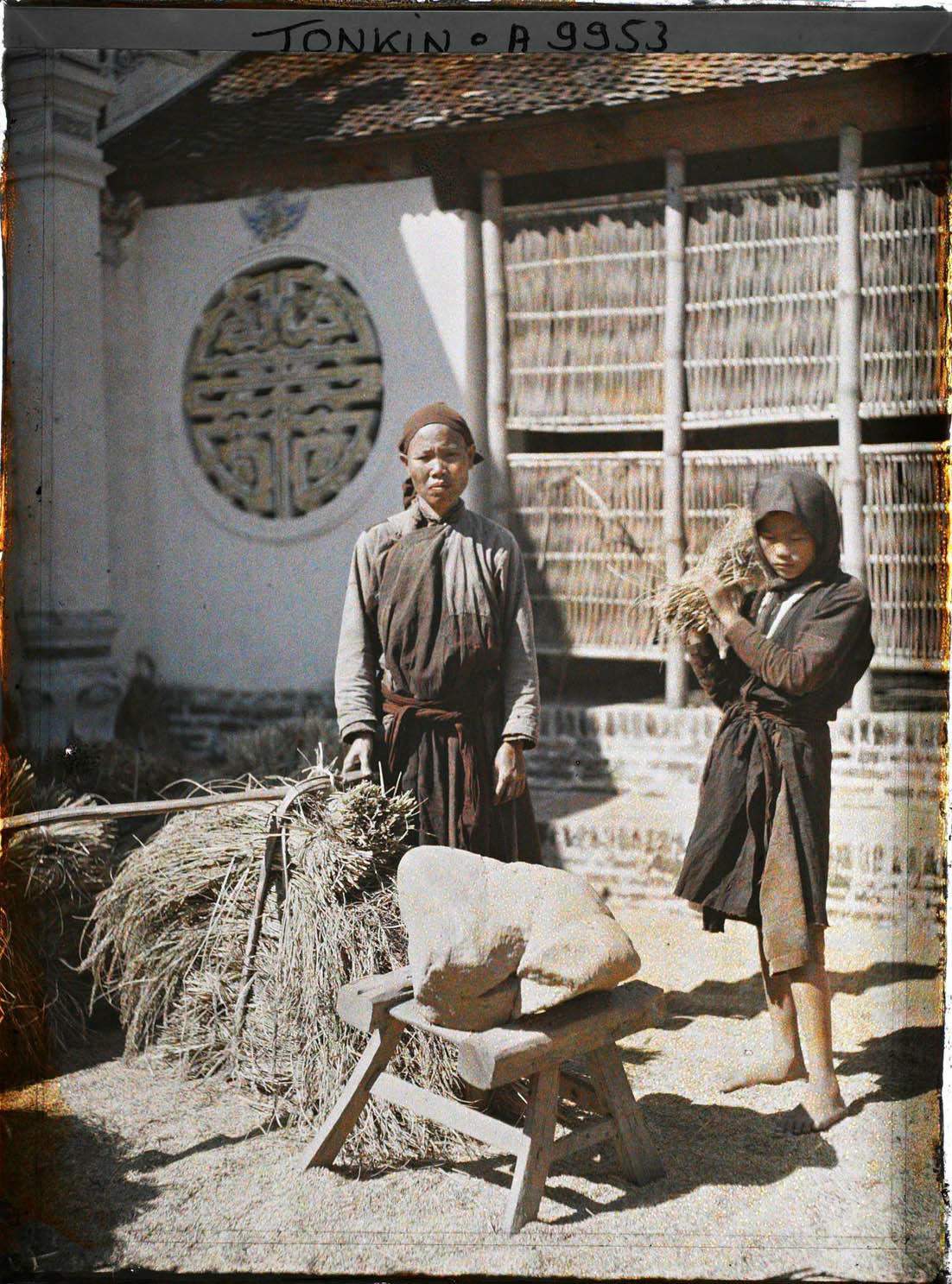 Phụ nữ ng&agrave;y xưa v&agrave; chuyện sinh nở