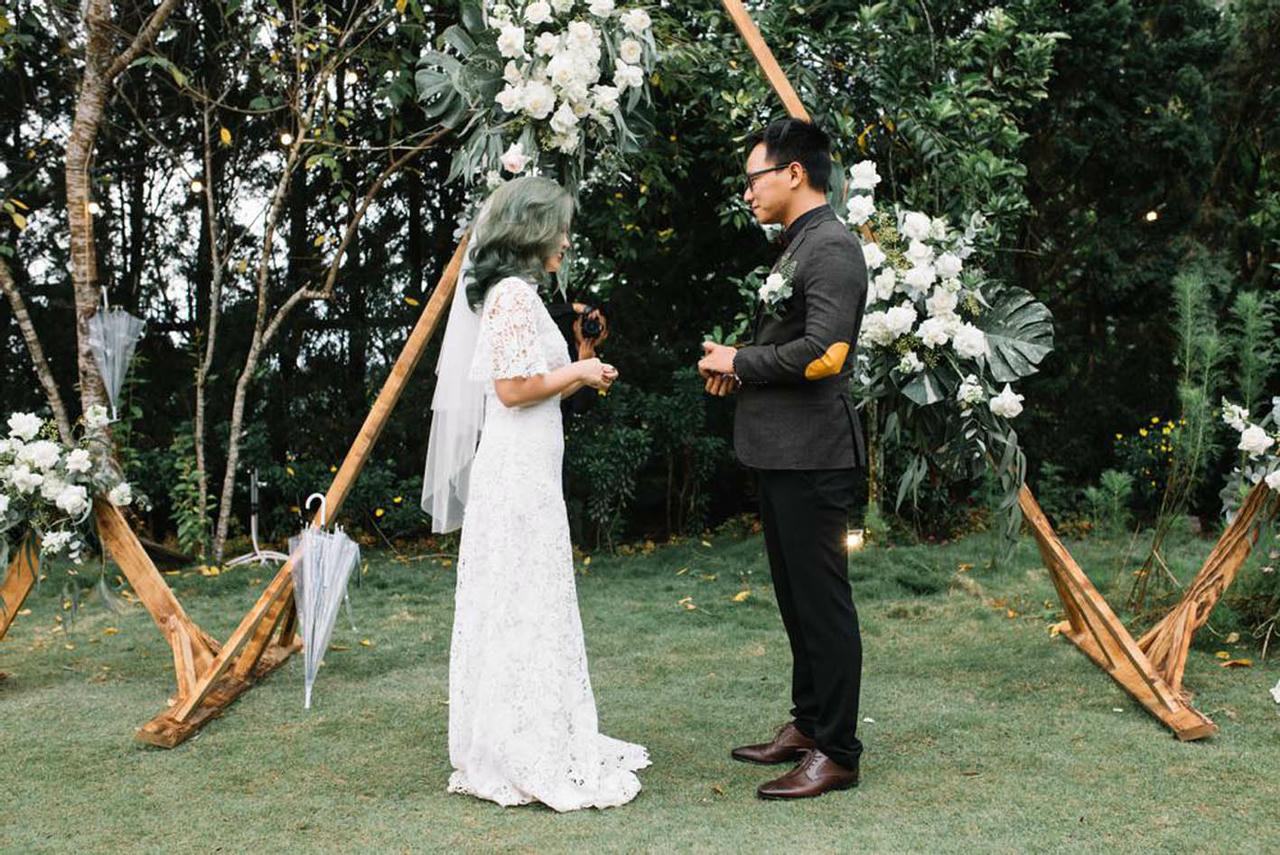 V&agrave;i năm trở lại đ&acirc;y, nhiều bạn trẻ đ&atilde; quen dần với kh&aacute;i niệm đ&aacute;m cưới tối giản, th&acirc;n mật.  (Ảnh: ST)