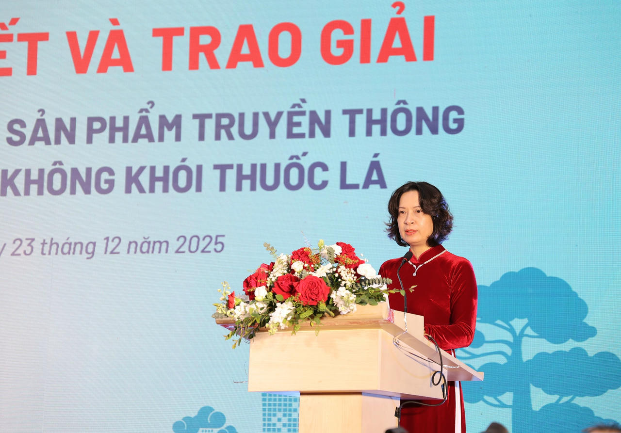 Thứ trưởng Bộ Y tế Nguyễn Thị Li&ecirc;n Hương ph&aacute;t biểu tại lễ trao giải.