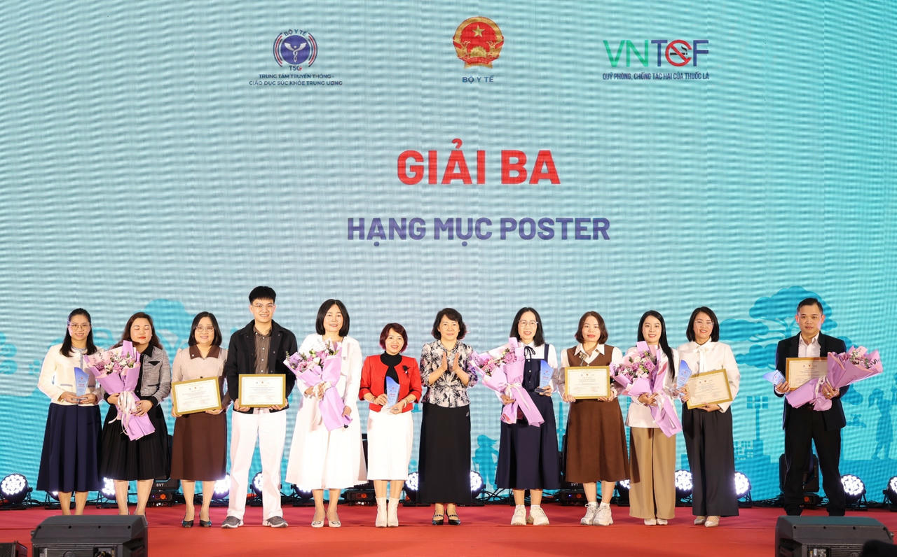 Trao giải cuộc thi S&aacute;ng t&aacute;c sản phẩm truyền th&ocirc;ng về m&ocirc;i trường kh&ocirc;ng kh&oacute;i thuốc l&aacute;