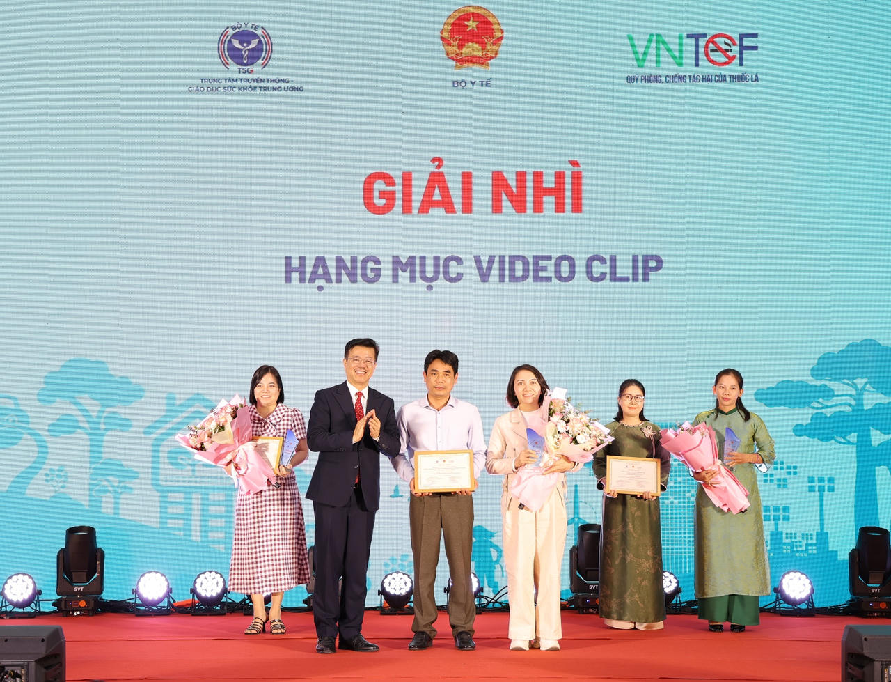 Trao giải cuộc thi S&aacute;ng t&aacute;c sản phẩm truyền th&ocirc;ng về m&ocirc;i trường kh&ocirc;ng kh&oacute;i thuốc l&aacute;