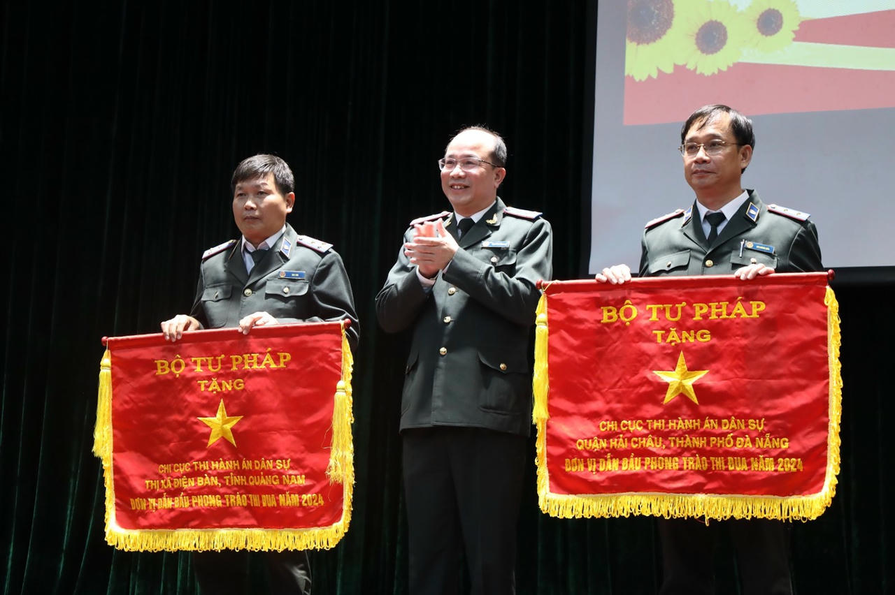 2 đơn vị được tặng Cờ Thi đua ng&agrave;nh Tư ph&aacute;p..