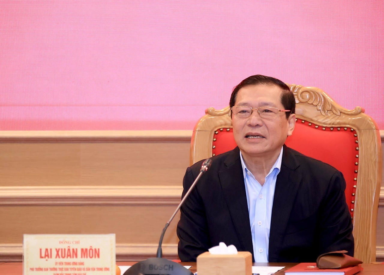 &Ocirc;ng Lại Xu&acirc;n M&ocirc;n, Uỷ vi&ecirc;n Trung ương Đảng, Ph&oacute; trưởng Ban Thường trực Ban Tuy&ecirc;n gi&aacute;o v&agrave; D&acirc;n vận Trung ương, Gi&aacute;m đốc Trung t&acirc;m B&aacute;o ch&iacute; Đại hội XIV của Đảng ph&aacute;t biểu tại phi&ecirc;n họp. Ảnh: TTTXVN