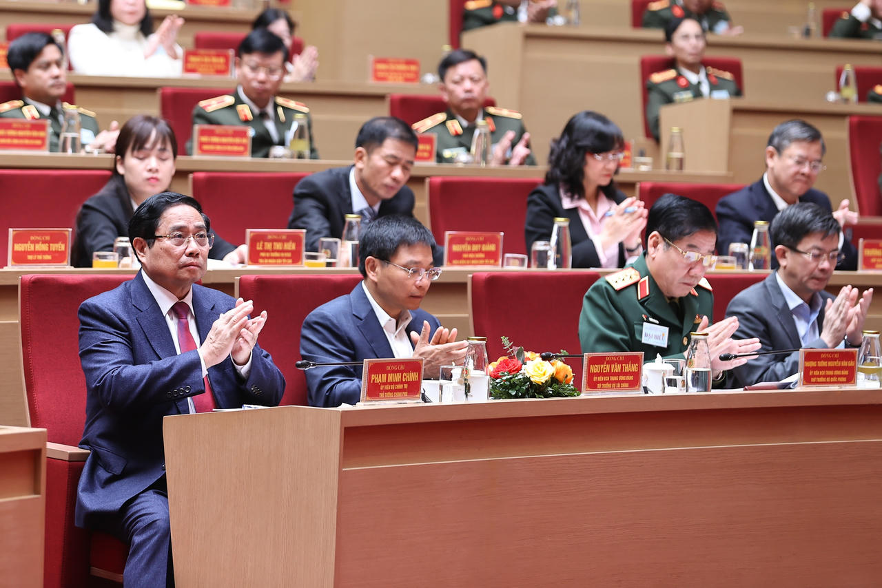 Thủ tướng Ch&iacute;nh phủ Phạm Minh Ch&iacute;nh v&agrave; c&aacute;c đại biểu dự Hội nghị về bảo đảm an ninh, trật tự phục vụ ph&aacute;t triển kinh tế - x&atilde; hội v&ugrave;ng Đồng bằng s&ocirc;ng Cửu Long - Ảnh: VGP/Nhật Bắc