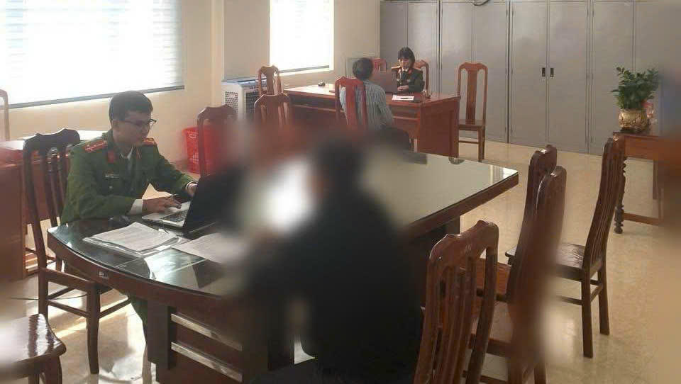 C&ocirc;ng an tỉnh Quảng Trị l&agrave;m việc với trường hợp chia sẻ th&ocirc;ng tin sai sự thật tr&ecirc;n kh&ocirc;ng gian mạng.