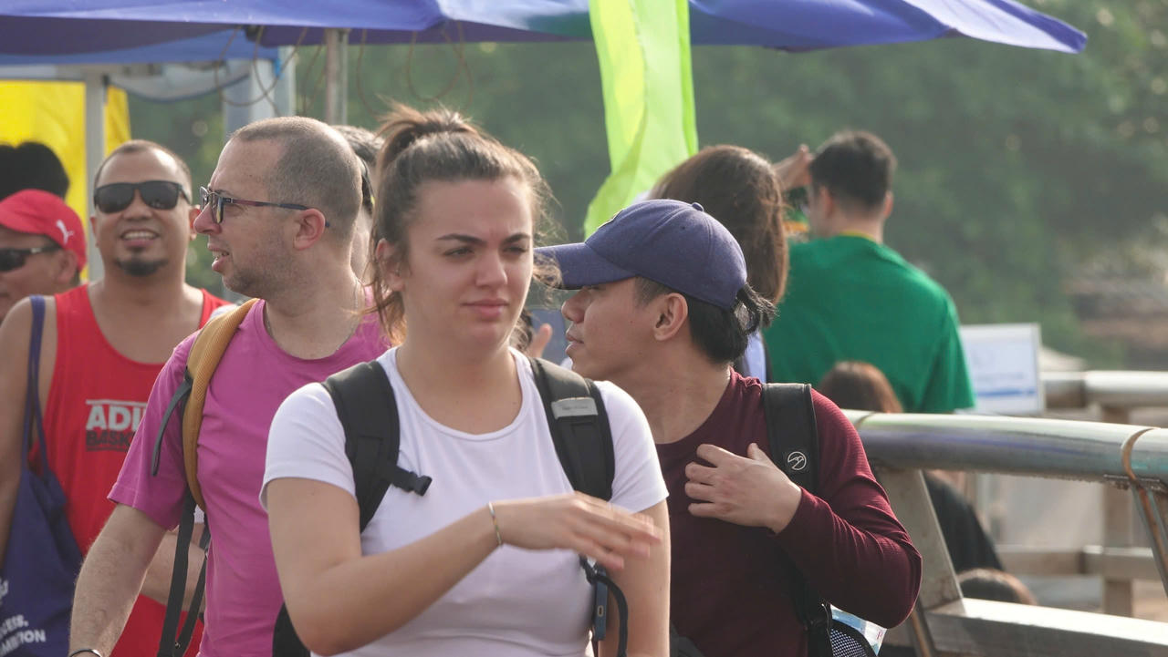 Du kh&aacute;ch quốc tế tham quan đảo ngọc Ph&uacute; Quốc.