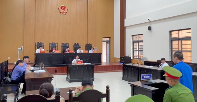 Quang cảnh phi&ecirc;n to&agrave;