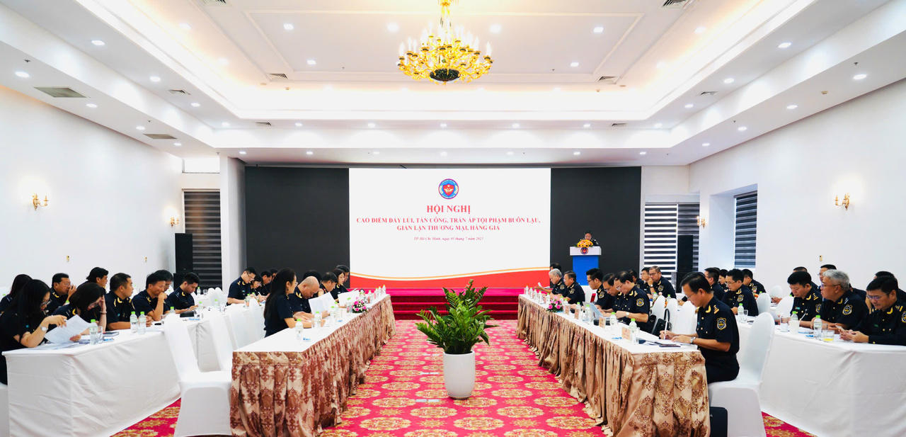 Một hội nghị về chống bu&ocirc;n lậu.