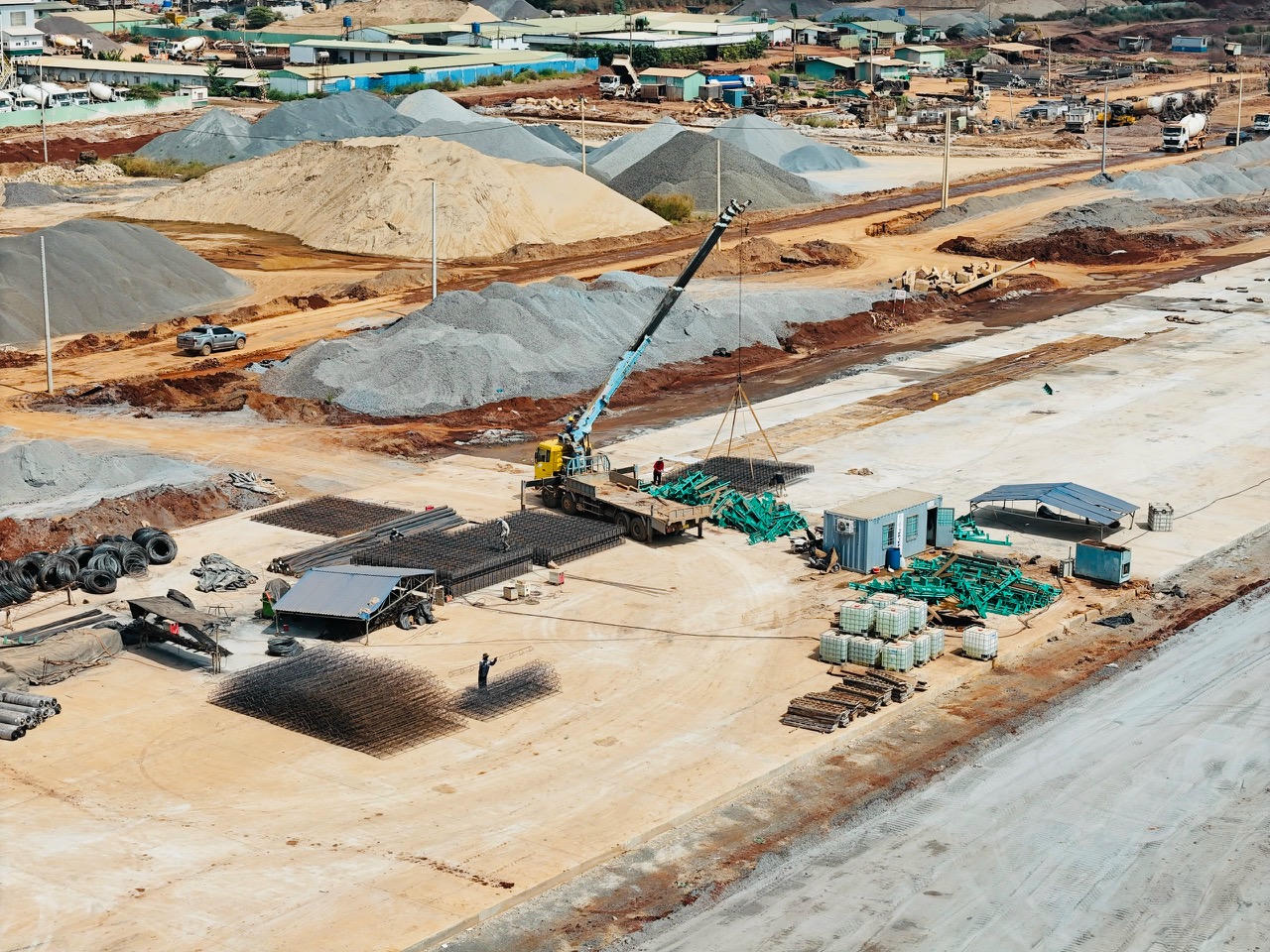 Ng&agrave;y 19/12, s&acirc;n bay Long Th&agrave;nh đ&oacute;n 3 chuyến bay khai trương; đầu năm mới, c&ocirc;ng trường vẫn tăng tốc thi c&ocirc;ng.