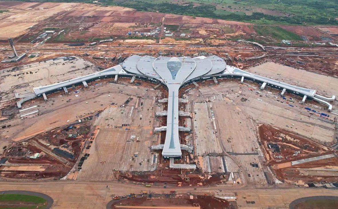 H&agrave;ng ngh&igrave;n kỹ sư, c&ocirc;ng nh&acirc;n c&aacute;c nh&agrave; thầu lớn căng m&igrave;nh thi c&ocirc;ng, chạy đua tiến độ đưa c&ocirc;ng tr&igrave;nh về đ&iacute;ch đ&uacute;ng cam kết.