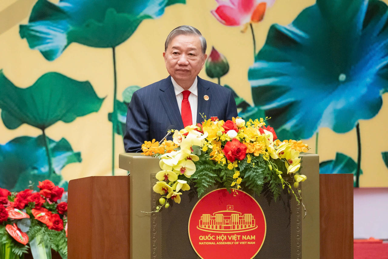 Tổng B&iacute; thư T&ocirc; L&acirc;m ph&aacute;t biểu.