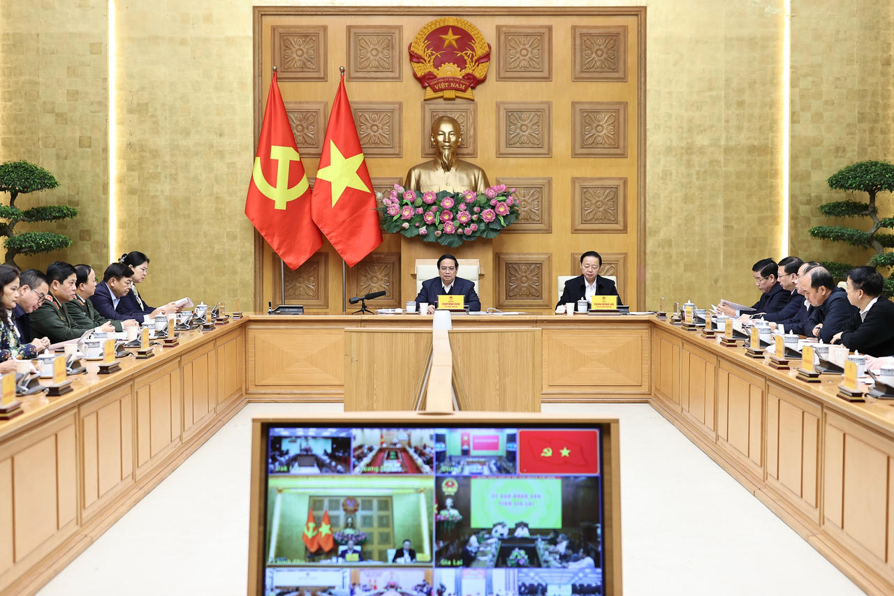 Thủ tướng Ch&iacute;nh phủ Phạm Minh Ch&iacute;nh chủ tr&igrave; Hội nghị trực tuyến với c&aacute;c tỉnh, th&agrave;nh phố miền Trung về t&igrave;nh h&igrave;nh triển khai 'Chiến dịch Quang Trung'- Ảnh: VGP/Nhật Bắc