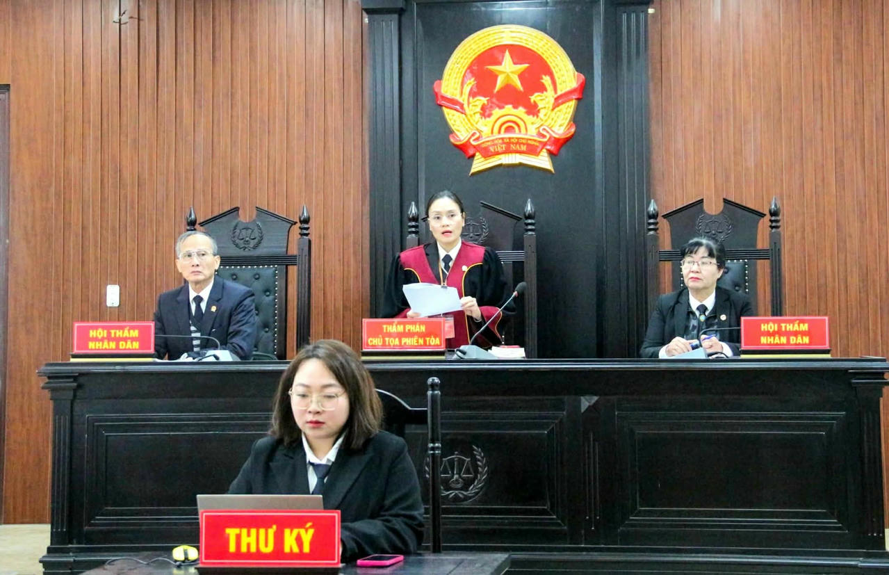 HĐXX tuy&ecirc;n &aacute;n.