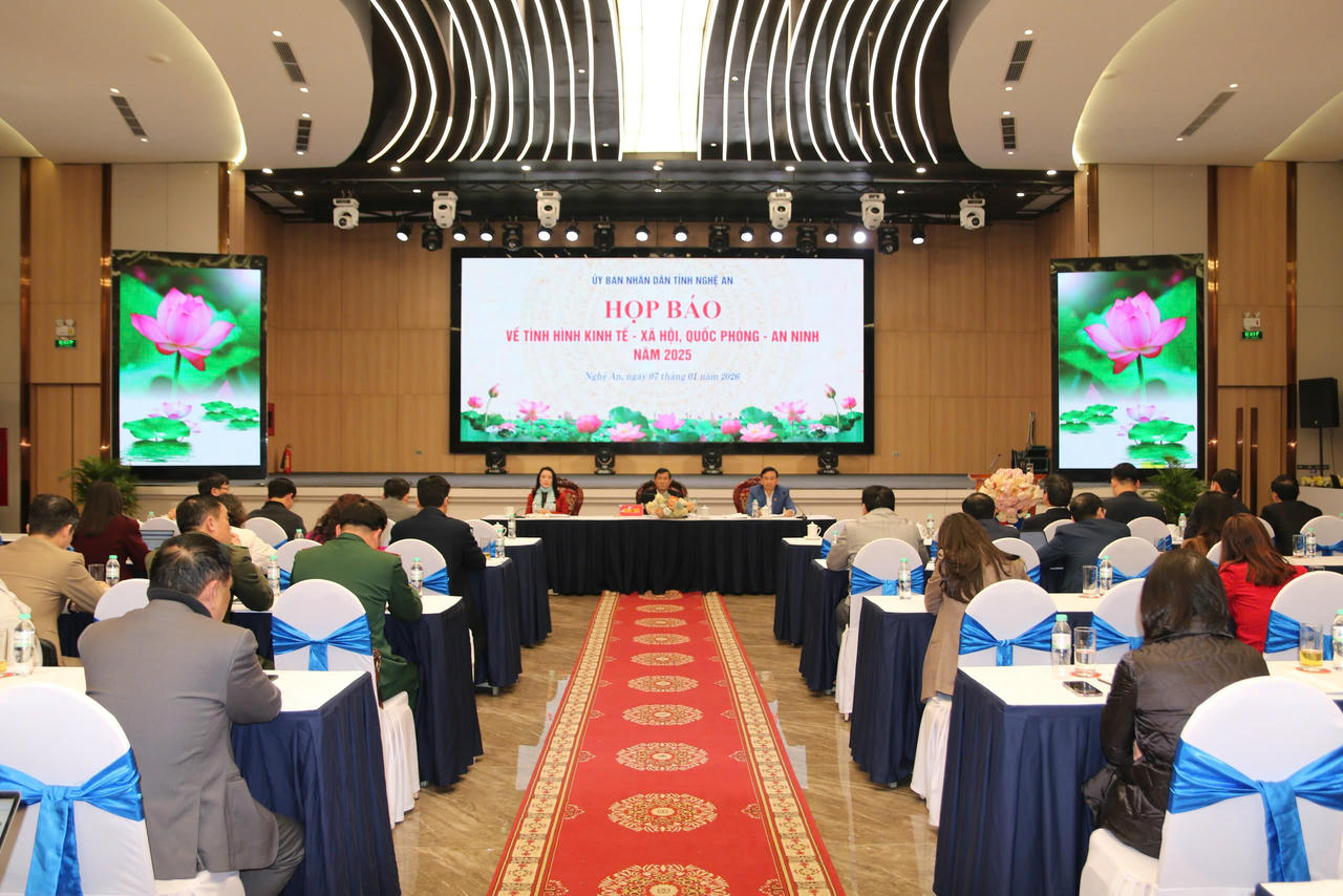 Nhiều vấn đề 'n&oacute;ng' li&ecirc;n quan đến du lịch được đề cập tại Họp b&aacute;o về t&igrave;nh h&igrave;nh kinh tế x&atilde; hội, quốc ph&ograve;ng an ninh tỉnh Nghệ An đầu năm 2026.&amp;amp;nbsp;
