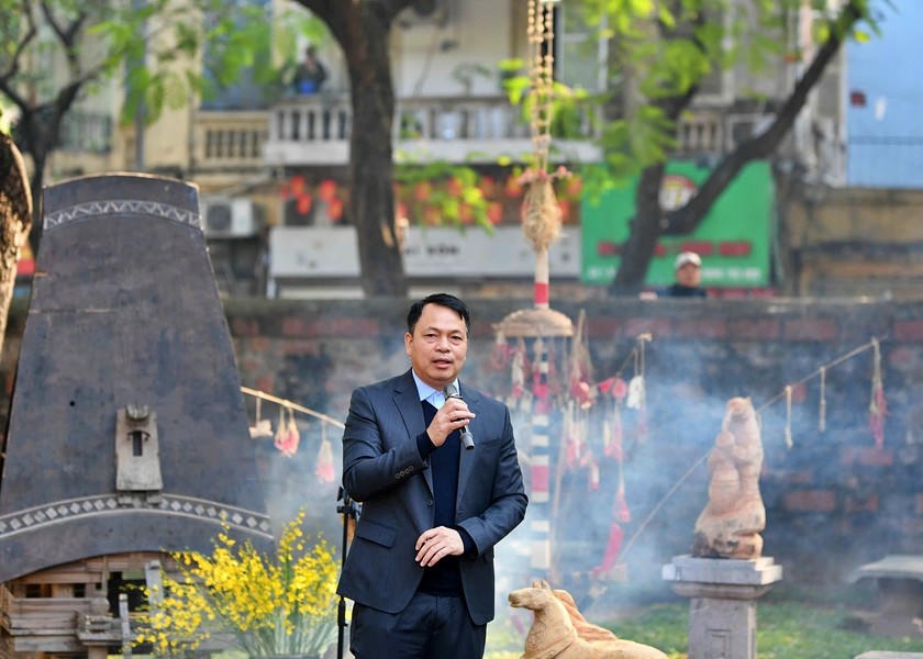 Gi&aacute;m đốc Trung t&acirc;m Văn h&oacute;a Khoa học Văn Miếu - Quốc Tử Gi&aacute;m L&ecirc; Xu&acirc;n Ki&ecirc;u ph&aacute;t biểu tại trưng b&agrave;y 'Ngựa về phố' (ảnh T.D).