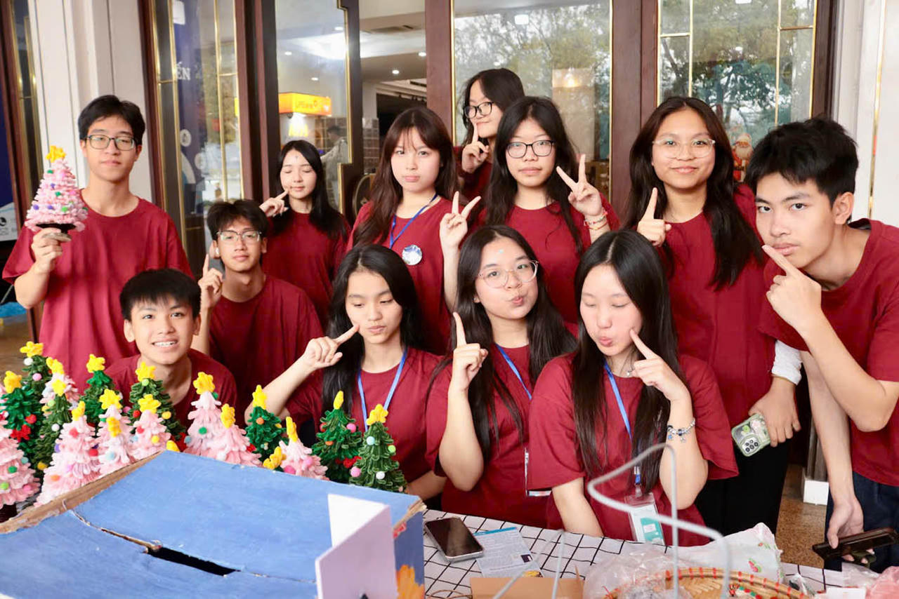 Nhìn lại những điều tử tế của người trẻ