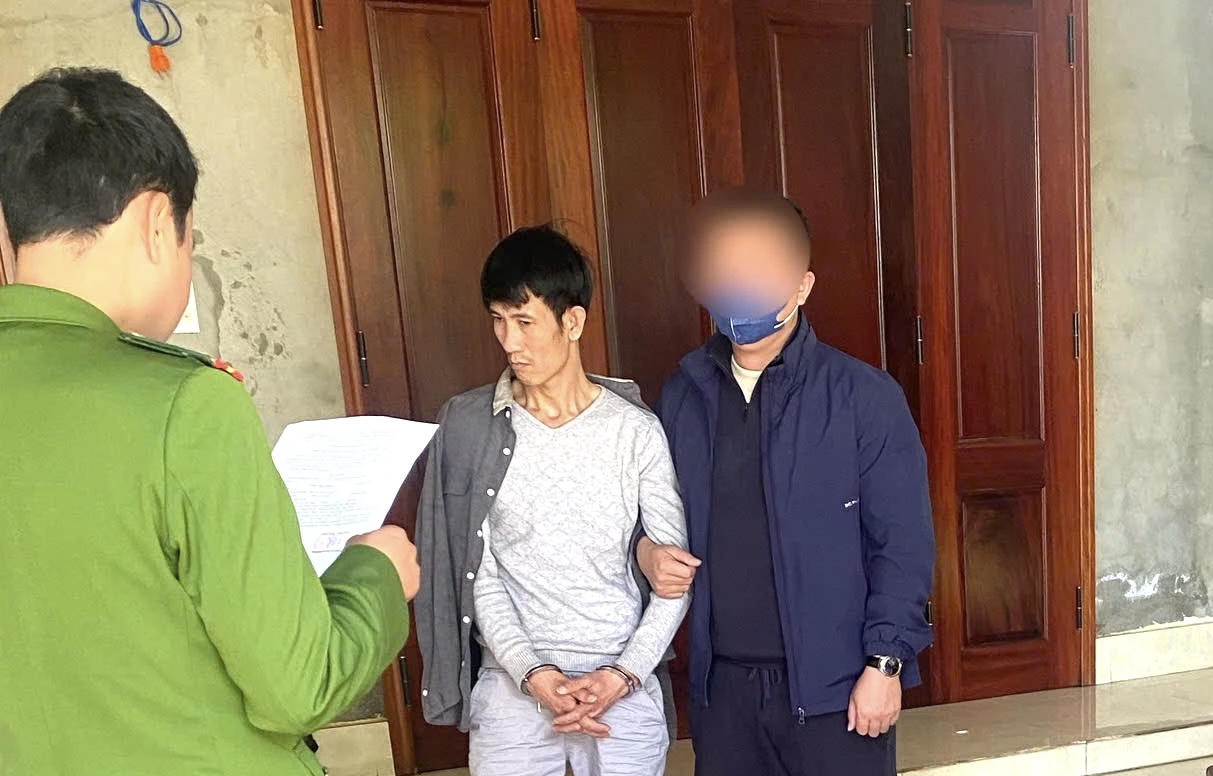 Bắt giữ 2 đối tượng tàng trữ hàng trăm viên ma túy