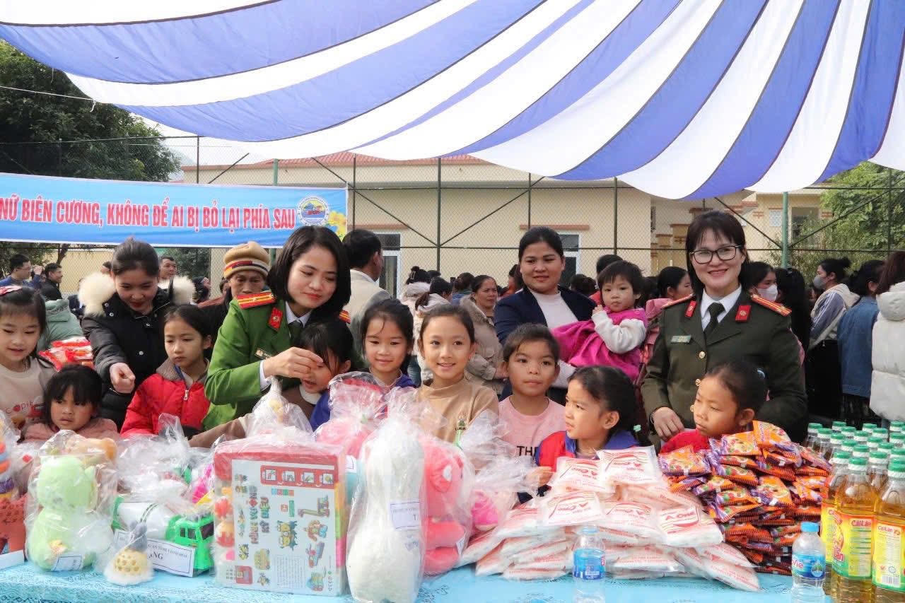 Phát động ‘ngày nhân ái’ trong toàn lực lượng Phụ nữ Công an nhân dân