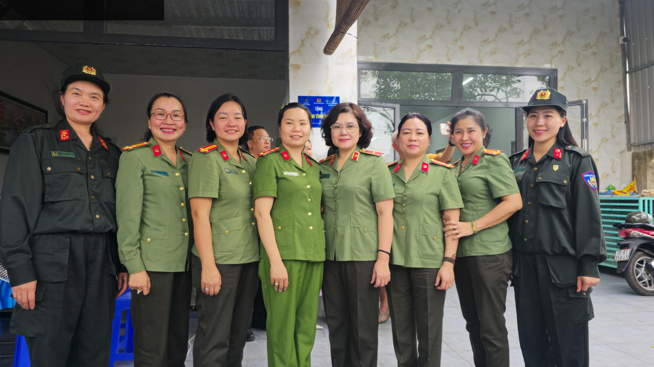 Từ Chuyến bay màu xanh đến mái ấm kiên cố miền biên viễn