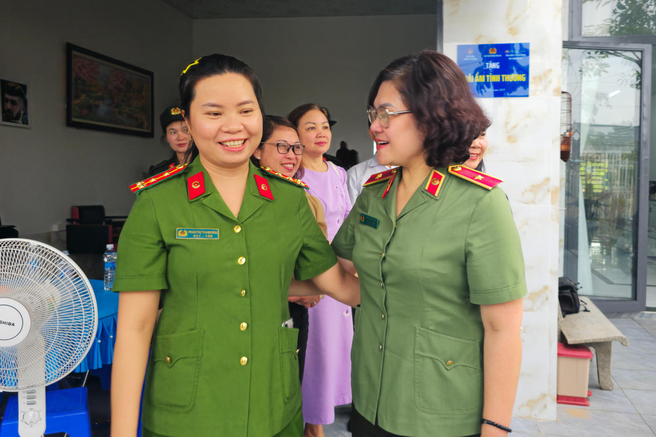 Từ Chuyến bay màu xanh đến mái ấm kiên cố miền biên viễn