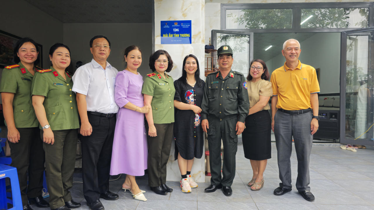 Từ Chuyến bay màu xanh đến mái ấm kiên cố miền biên viễn