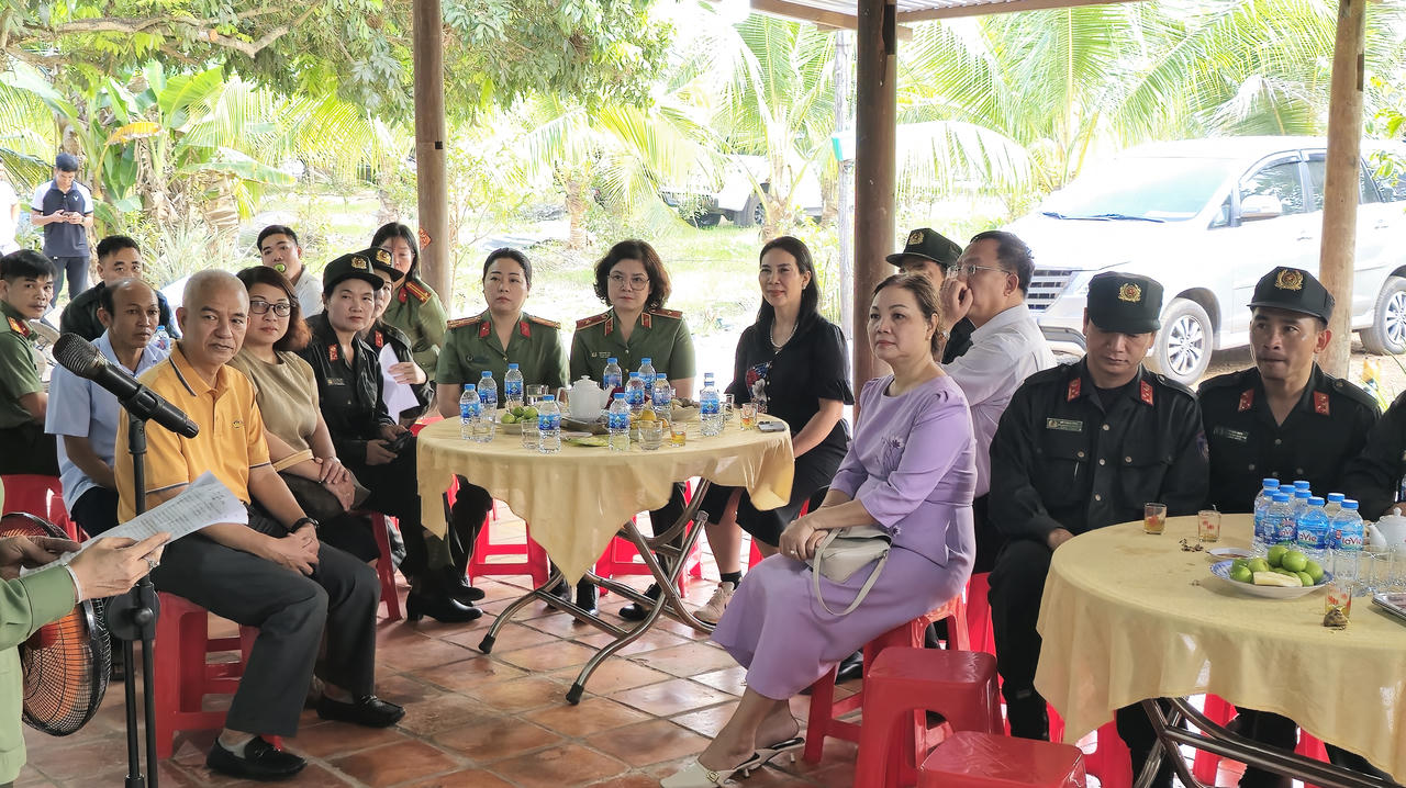 Từ Chuyến bay màu xanh đến mái ấm kiên cố miền biên viễn