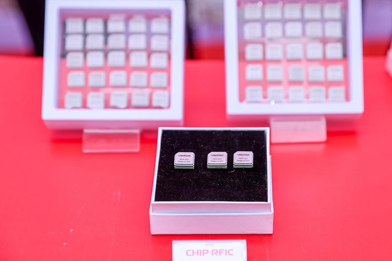 Thủ tướng: Nh&agrave; m&aacute;y chế tạo chip b&aacute;n dẫn c&ocirc;ng nghệ cao l&agrave; mắt x&iacute;ch then chốt m&agrave; Việt Nam c&ograve;n thiếu- Ảnh 8.