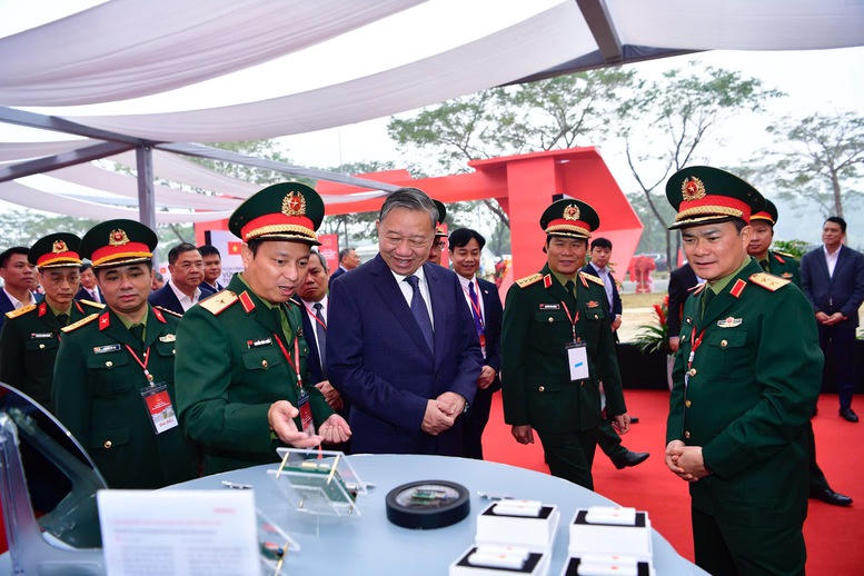 Thủ tướng: Nh&agrave; m&aacute;y chế tạo chip b&aacute;n dẫn c&ocirc;ng nghệ cao l&agrave; mắt x&iacute;ch then chốt m&agrave; Việt Nam c&ograve;n thiếu- Ảnh 1.