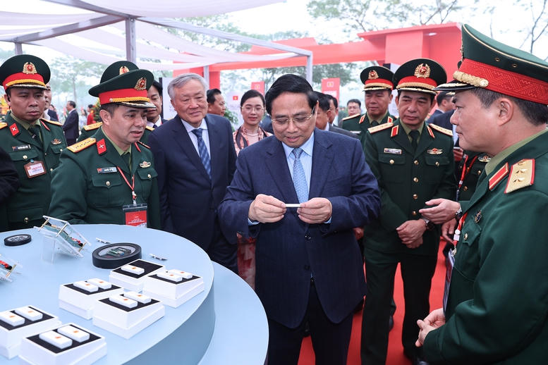 Thủ tướng: Nh&agrave; m&aacute;y chế tạo chip b&aacute;n dẫn c&ocirc;ng nghệ cao l&agrave; mắt x&iacute;ch then chốt m&agrave; Việt Nam c&ograve;n thiếu- Ảnh 2.