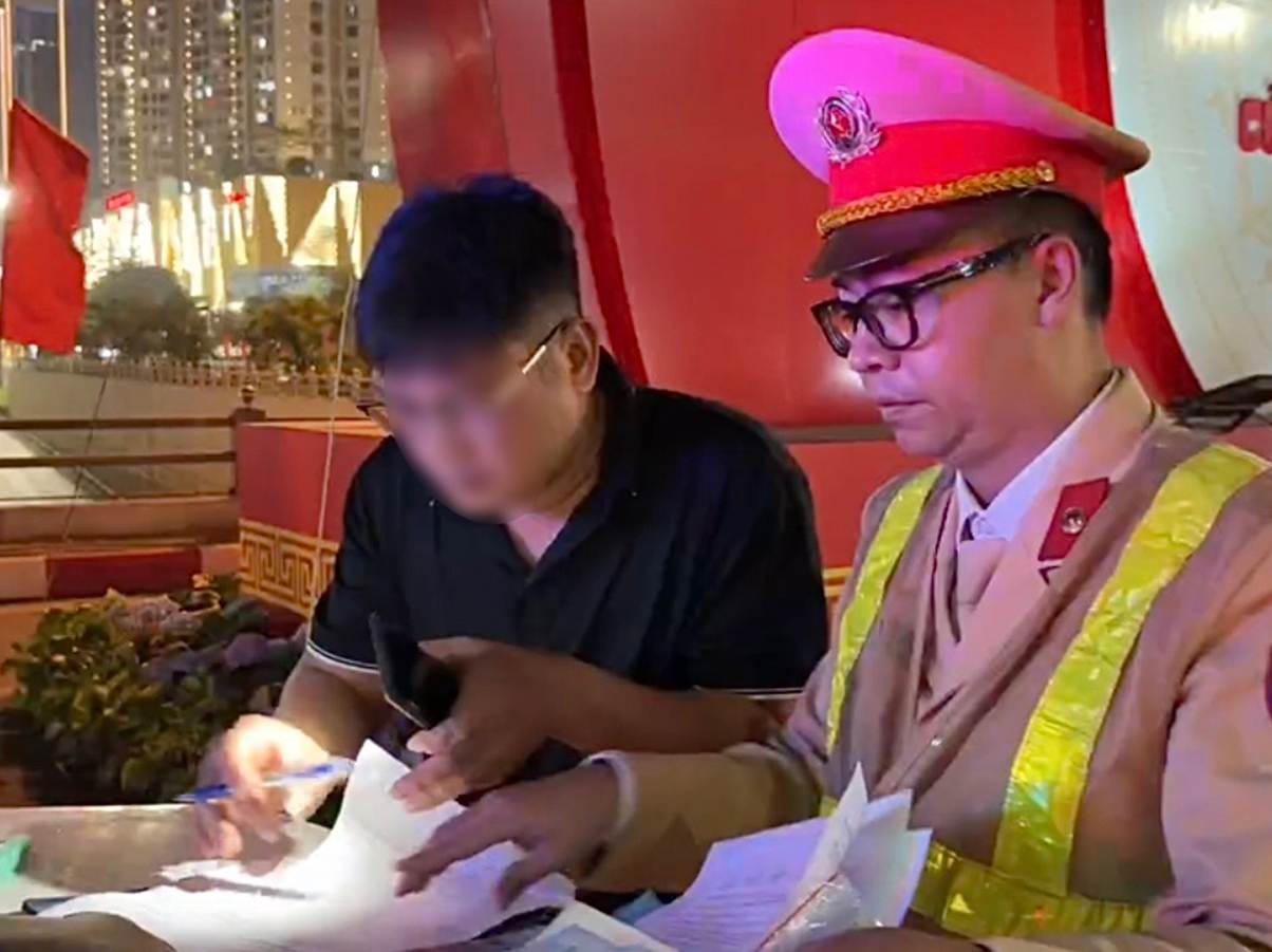 Phạt nhiều trường hợp bấm còi xe không đúng quy định tại Hà Nội