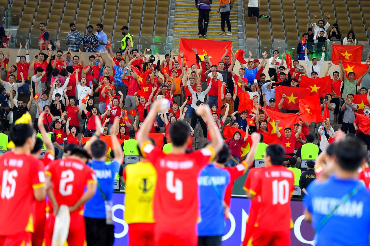 Ông Kim Sang Sik xin lỗi