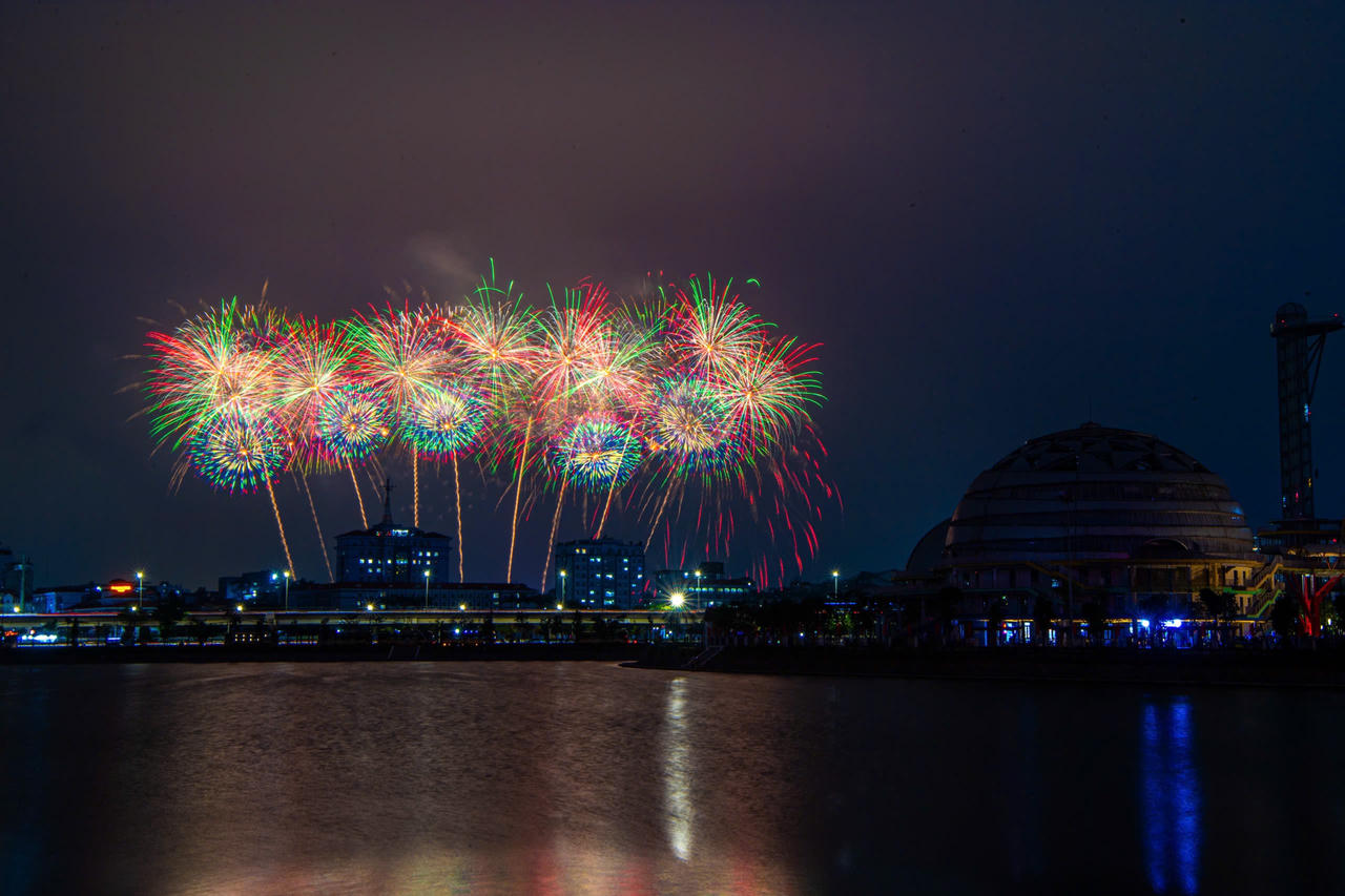 Những khoảnh khắc mãn nhãn đêm tổng duyệt pháo hoa nghệ thuật trên sân vận động Mỹ Đình