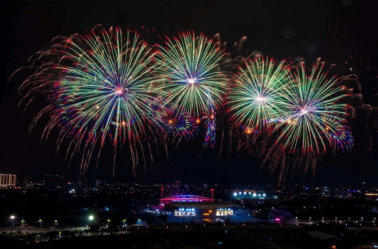 Những khoảnh khắc mãn nhãn đêm tổng duyệt pháo hoa nghệ thuật trên sân vận động Mỹ Đình