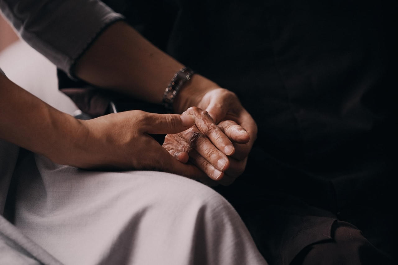 Nỗi hoang mang tuổi gi&agrave;: Khi người ta sợ m&igrave;nh trở th&agrave;nh g&aacute;nh nặng  1