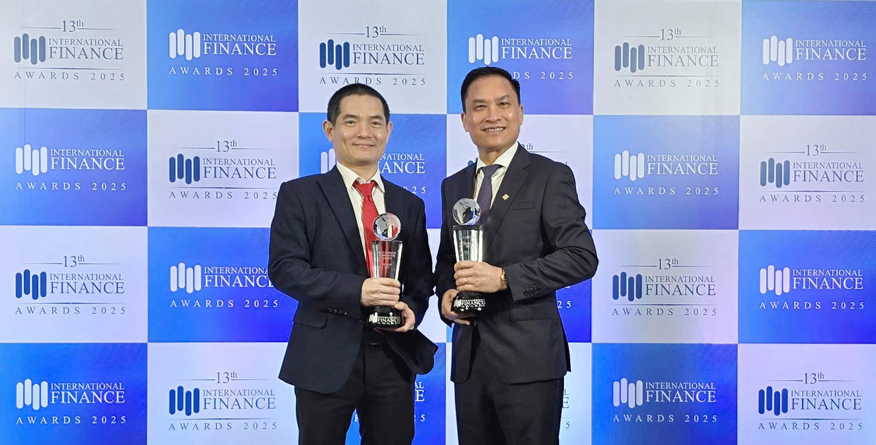 IFM vinh danh PVcomBank ở hai giải thưởng về công nghệ và trách nhiệm xã hội