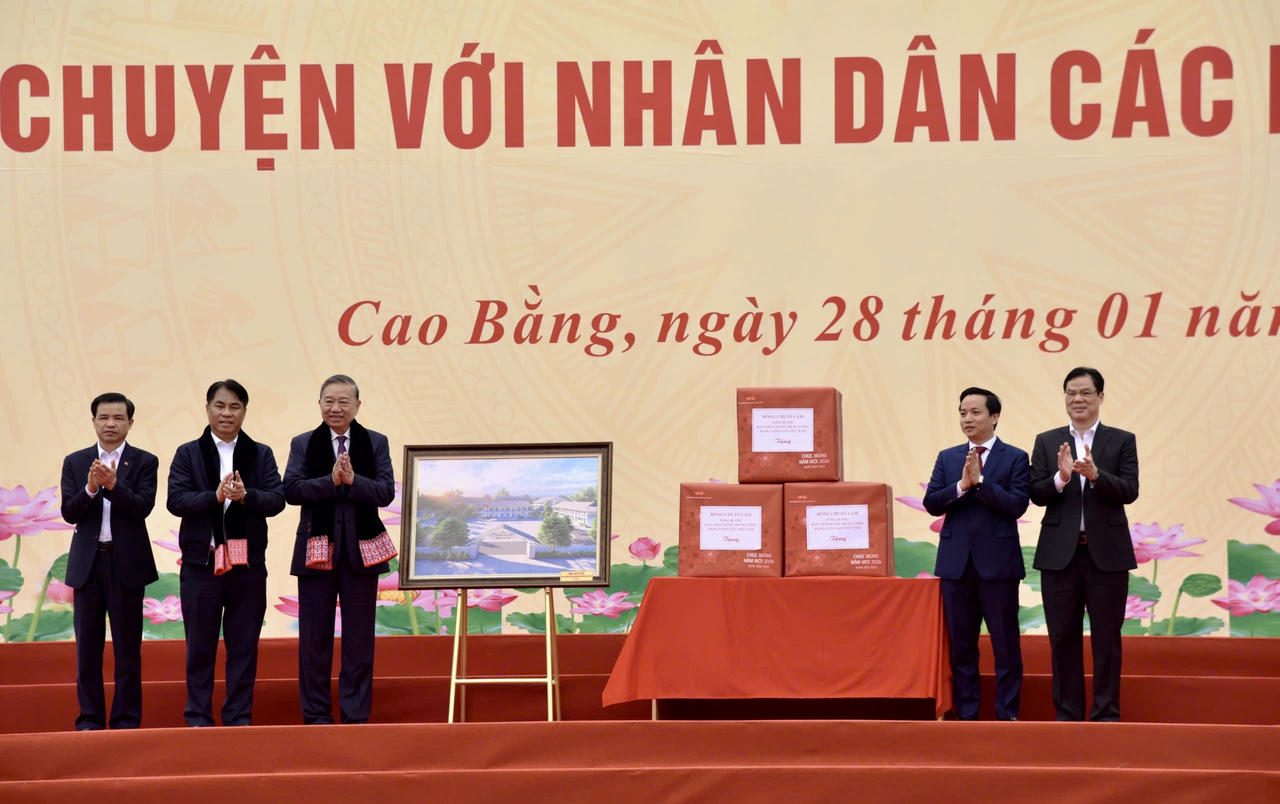 Tổng Bí thư Tô Lâm gặp mặt, nói chuyện với nhân dân các dân tộc tỉnh Cao Bằng