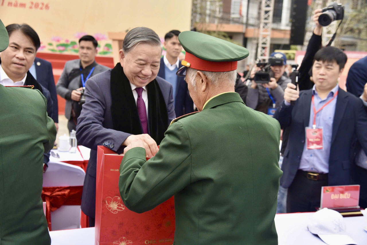 Tổng Bí thư Tô Lâm gặp mặt, nói chuyện với nhân dân các dân tộc tỉnh Cao Bằng