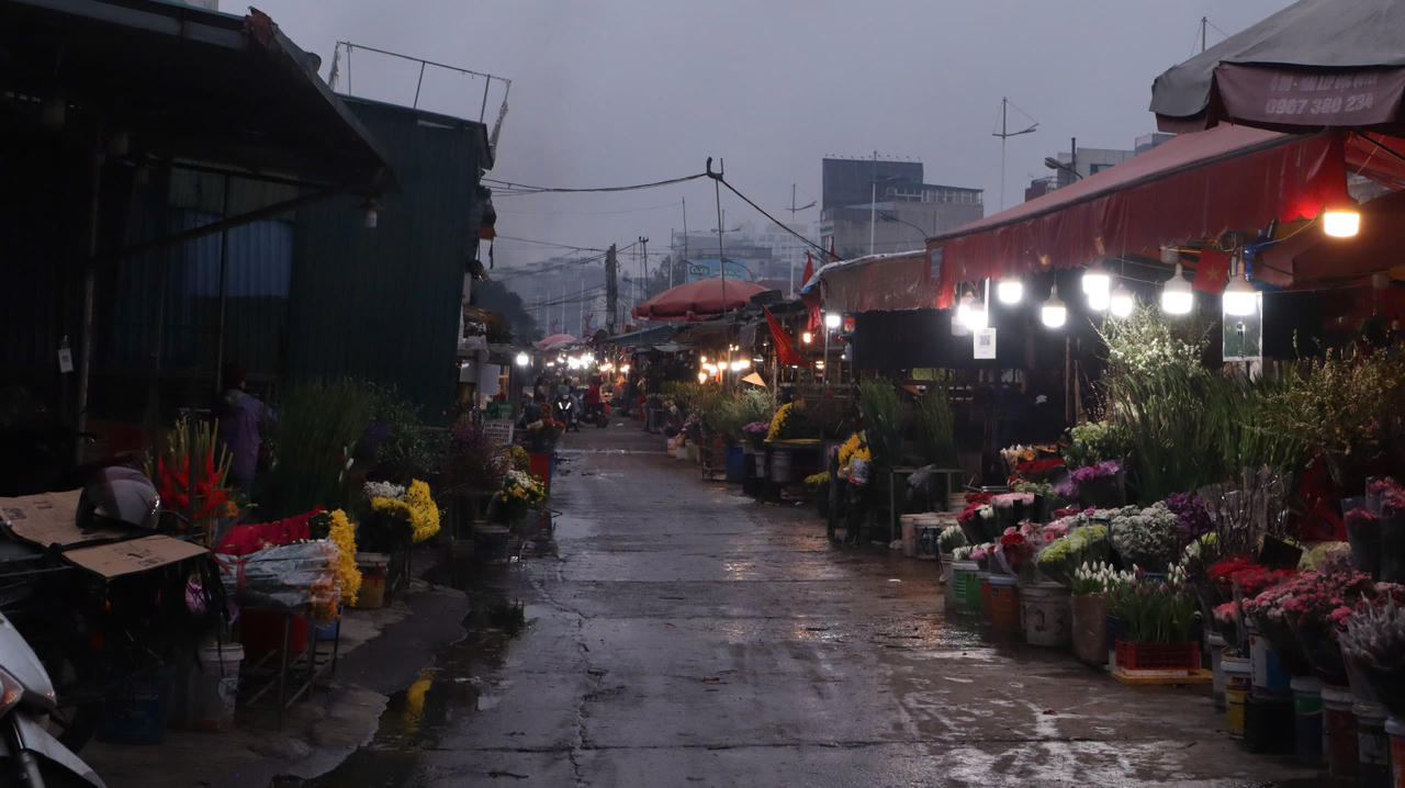 Chiều xuống ở chợ hoa Quảng Bá