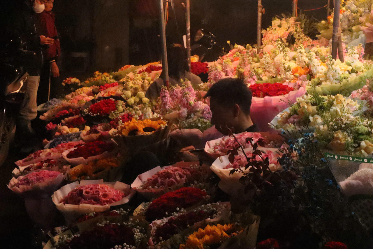 Chiều xuống ở chợ hoa Quảng Bá