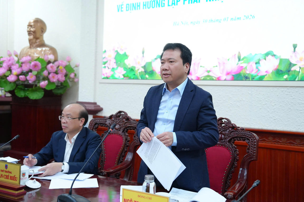 Bám sát văn kiện Đảng để cập nhật kịp thời nhiệm vụ xây dựng pháp luật